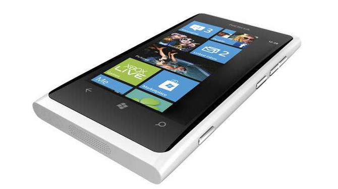 Nokia Lumia 800 - 2011 - С этой моделью Nokia предоставила пользователям не только Microsoft Windows Phone 7 (от одних любимых, ненавистных другим), но и эксклюзивные приложения для Nokia