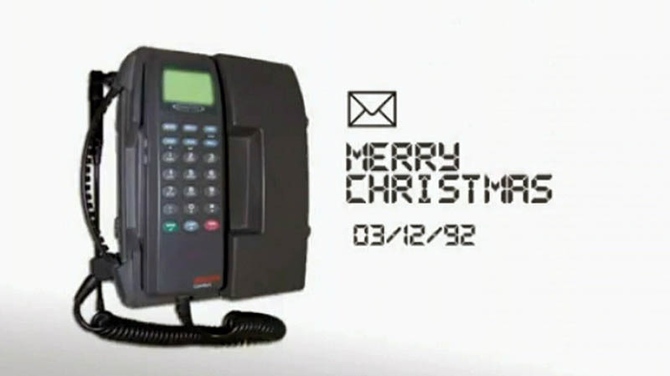 Текстовое сообщение было «Счастливого Рождества» и было отправлено Ричарду Джарвису, директору Vodafone, который вместе с сотрудниками праздновал Рождество в офисе